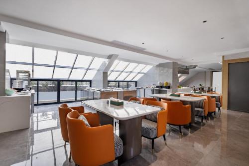 Imagen general del Hotel Yiwu WanYue International Holiday Inn. Foto 11