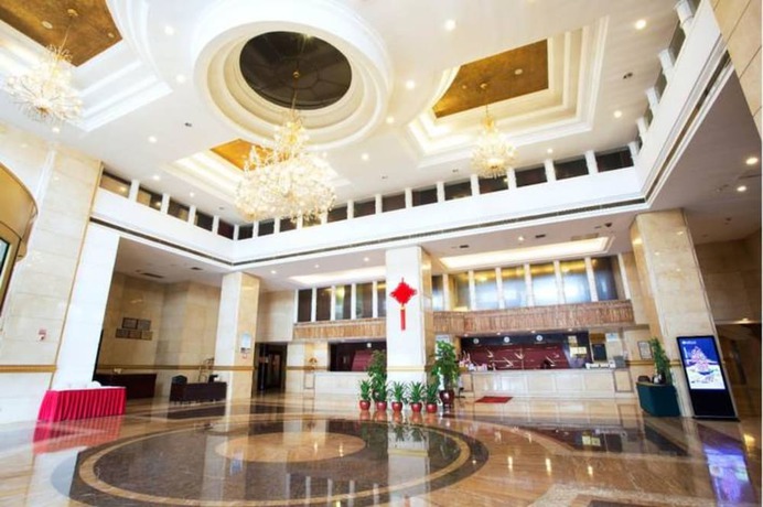Imagen de los interiores del Hotel Yiyang Huatian. Foto 19