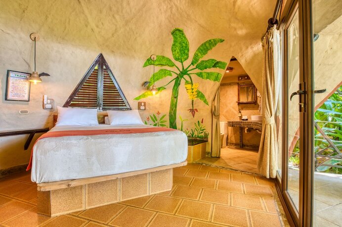 Imagen de la habitación del Hotel Ylang Ylang Beach Resort. Foto 12