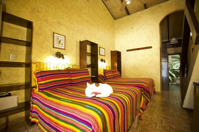 Imagen de la habitación del Hotel Ylang Ylang Beach Resort. Foto 19