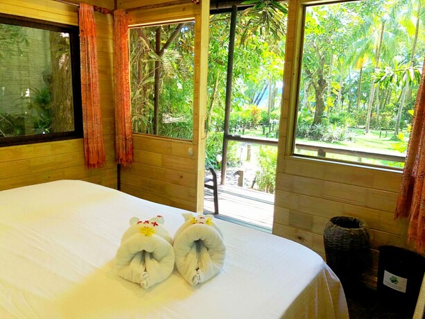 Imagen de la habitación del Hotel Ylang Ylang Beach Resort. Foto 20