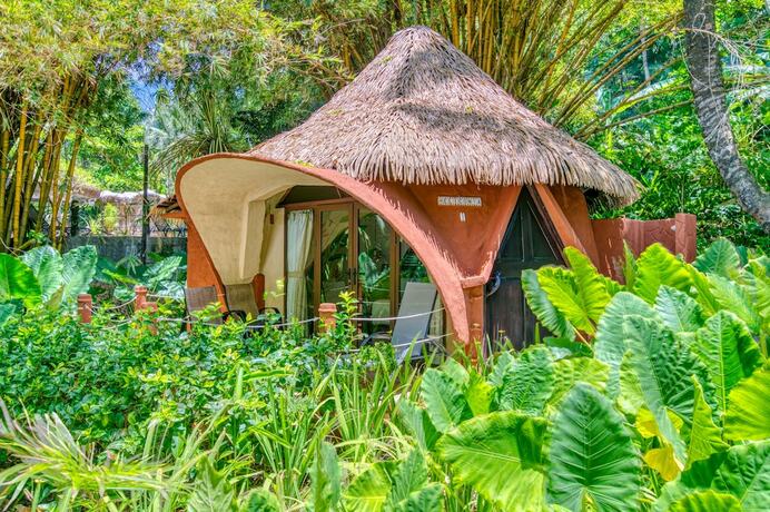 Imagen de la habitación del Hotel Ylang Ylang Beach Resort. Foto 24