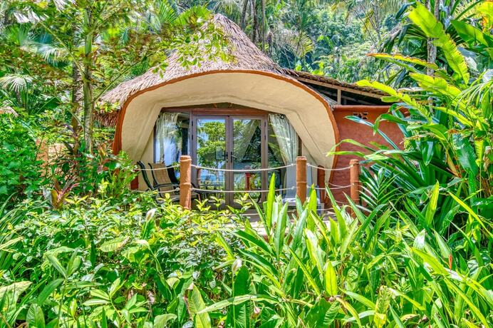 Imagen de la habitación del Hotel Ylang Ylang Beach Resort. Foto 27