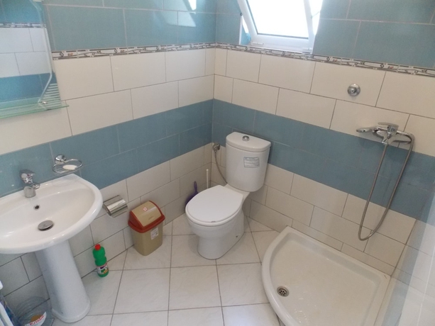 Imagen de la habitación del Hotel Ylli Apartments Saranda. Foto 17