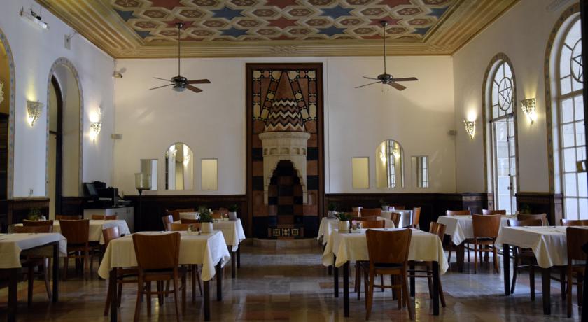 Imagen del bar/restaurante del Hotel Ymca Three Arches. Foto 2