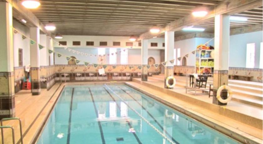 Imagen de la piscina del Hotel Ymca Three Arches. Foto 10