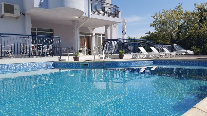 Imagen de la piscina del Hotel Yo, Varna Ciudad. Foto 20
