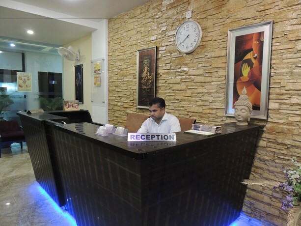 Imagen de los interiores del Hotel Yog Vashishth. Foto 33