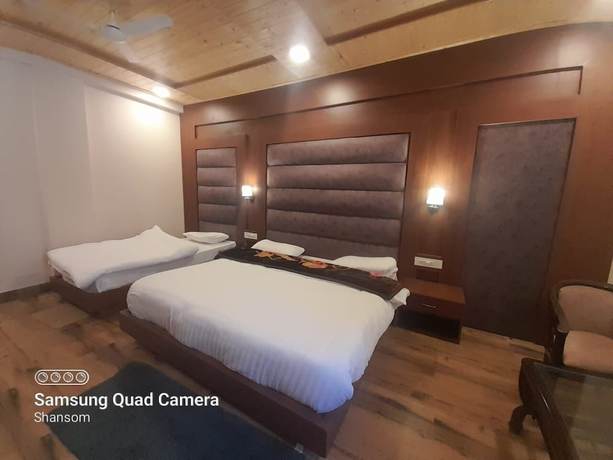 Imagen de la habitación del Hotel Yoga Badrinath Dham. Foto 10