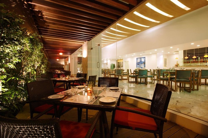 Imagen del bar/restaurante del Hotel Yogi Executive, Navi Mumbai. Foto 2