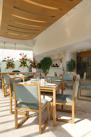 Imagen del bar/restaurante del Hotel Yogi Executive, Navi Mumbai. Foto 4