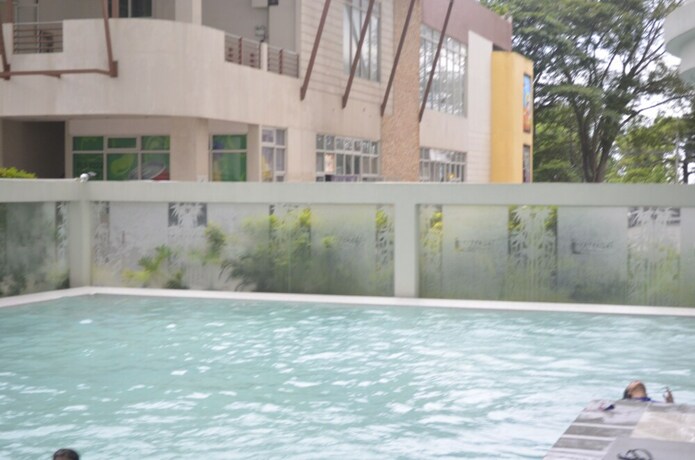 Imagen de la piscina del Hotel Yohan's CoolSpace Tagaytay. Foto 35