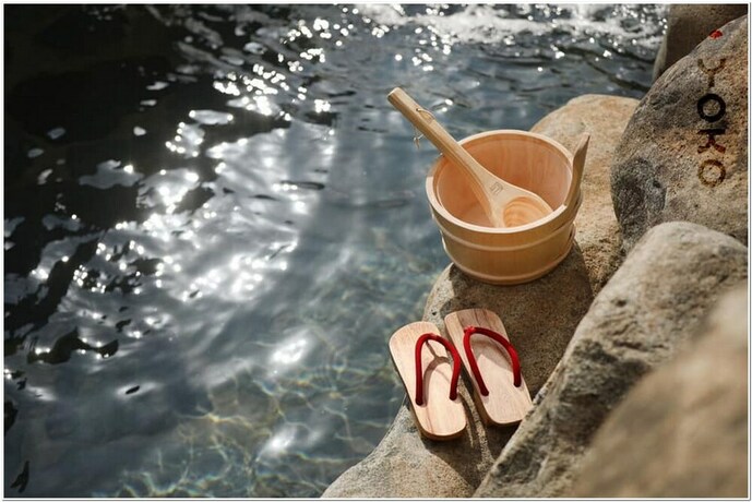 Imagen de la piscina del Hotel Yoko Onsen Quang Hanh. Foto 36