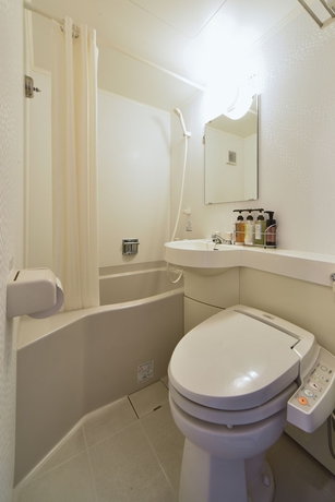 Imagen de la habitación del Hotel Yokohama Heiwa Plaza. Foto 9