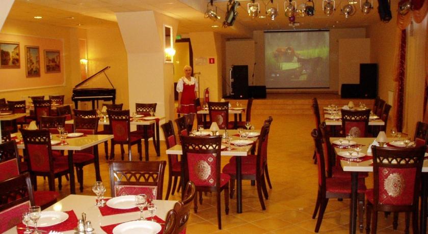 Imagen del bar/restaurante del Hotel Yolki Hotel. Foto 2