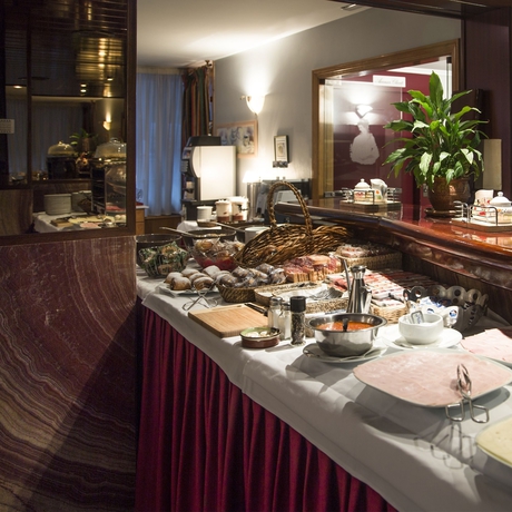 Imagen del bar/restaurante del Hotel Yomo Imperial. Foto 2