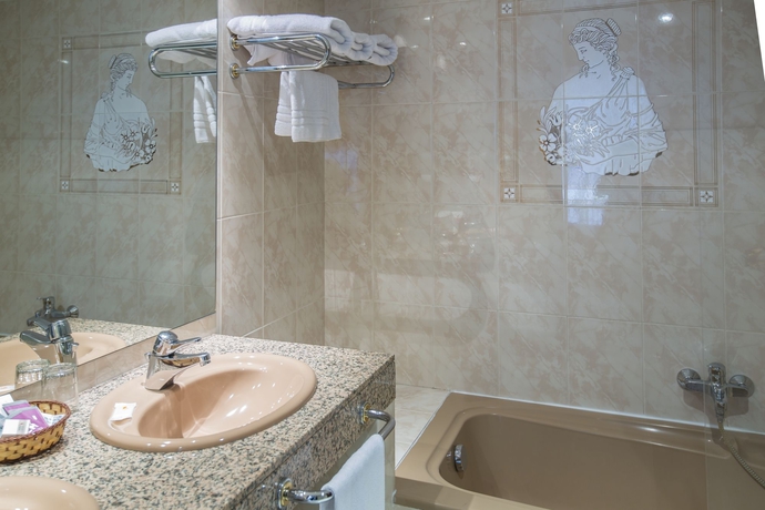 Imagen de la habitación del Hotel Yomo Imperial. Foto 10