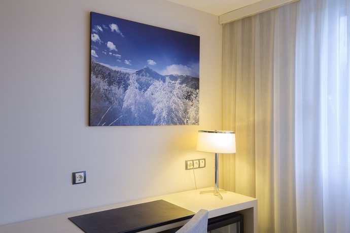 Imagen de la habitación del Hotel Yomo Mola Park. Foto 3