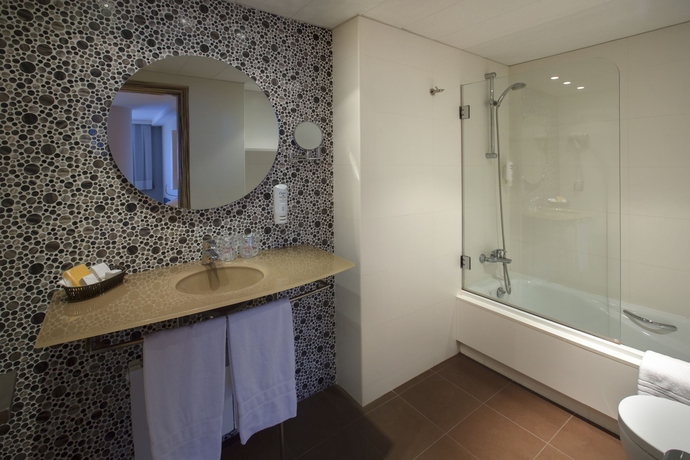 Imagen de la habitación del Hotel Yomo Mola Park. Foto 5