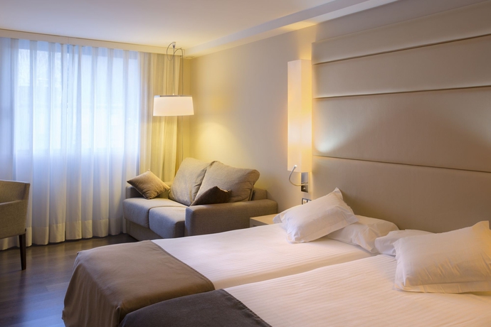 Imagen de la habitación del Hotel Yomo Mola Park. Foto 7