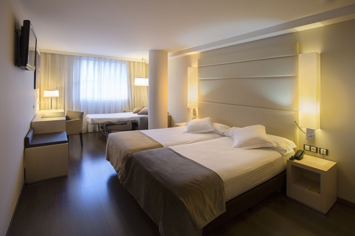 Imagen de la habitación del Hotel Yomo Mola Park. Foto 8