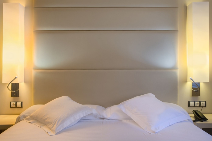 Imagen de la habitación del Hotel Yomo Mola Park. Foto 9