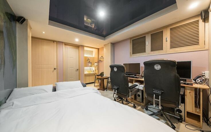 Imagen de la habitación del Hotel Yongin Chameleon. Foto 9