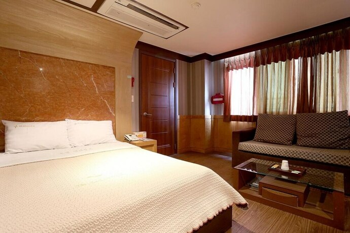 Imagen de la habitación del Hotel Yongin Elegance. Foto 17