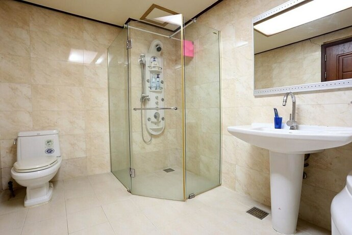 Imagen de la habitación del Hotel Yongin Elegance. Foto 20