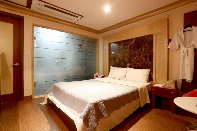 Imagen de la habitación del Hotel Yongin Elegance. Foto 24