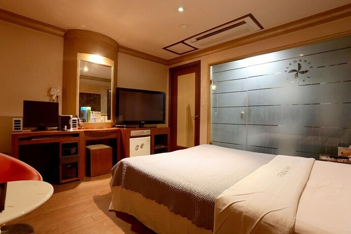 Imagen de la habitación del Hotel Yongin Elegance. Foto 29