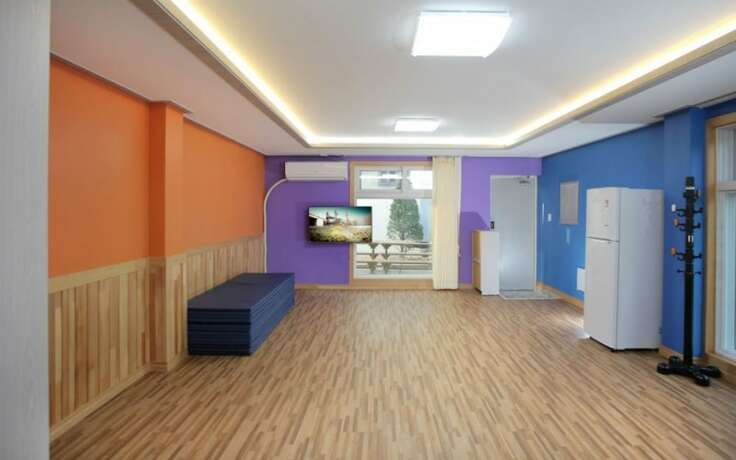 Imagen general del Hotel Yongin Everleeum Pension. Foto 9