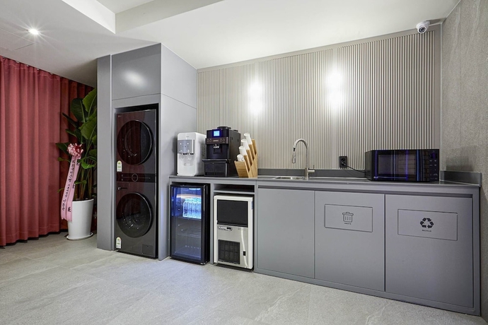 Imagen de los interiores del Hotel Yongin IPPDA Petit. Foto 16