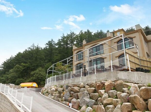 Imagen general del Hotel Yongin Sun and Moon Peension. Foto 2