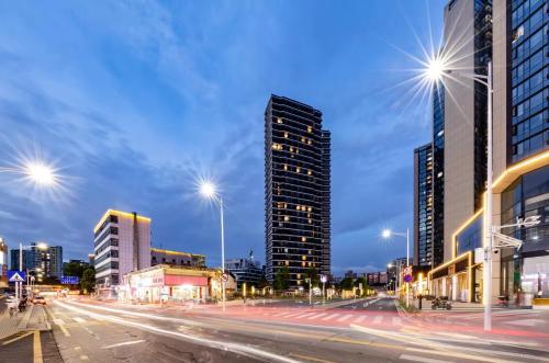 Imagen general del Hotel Yoomanjoo High City View - Shenzhenbei Railway Guanlan Avenue Xikeng. Foto 2