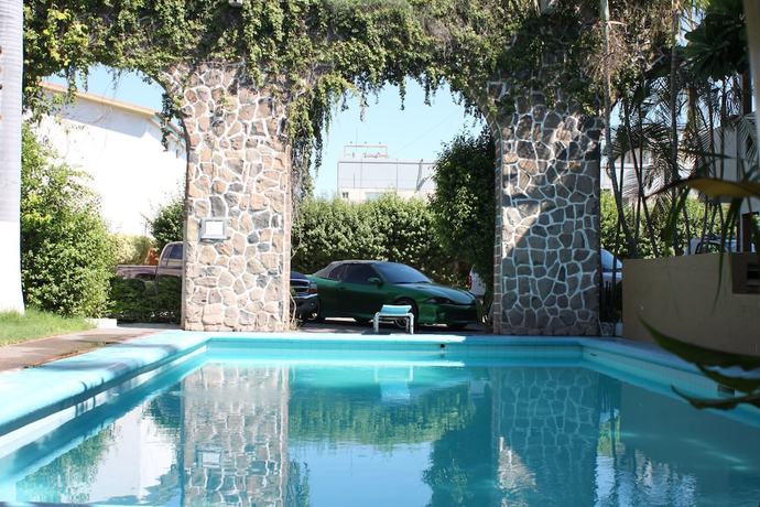 Imagen de la piscina del Hotel Yori. Foto 8