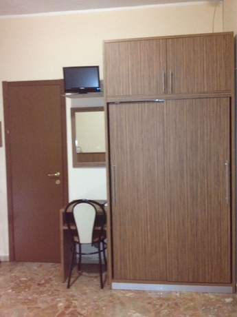 Imagen de la habitación del Hotel York, Cinisello Balsamo. Foto 8