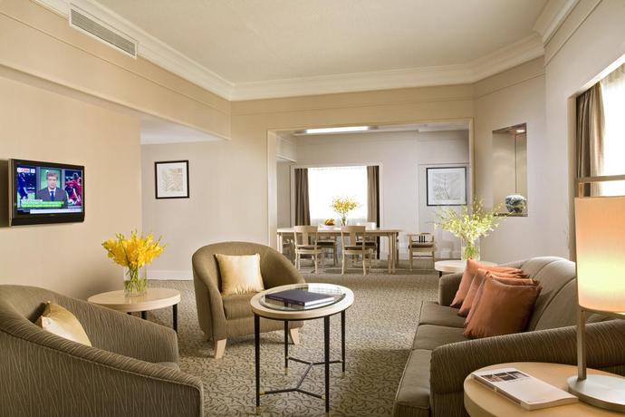 Imagen de los interiores del Hotel York, Singapur. Foto 13