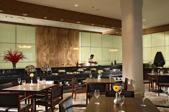 Imagen del bar/restaurante del Hotel York, Singapur. Foto 2