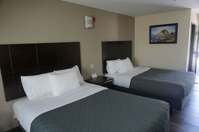 Imagen de la habitación del Hotel Yosemite Sierra Inn. Foto 16