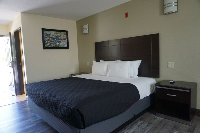 Imagen de la habitación del Hotel Yosemite Sierra Inn. Foto 17