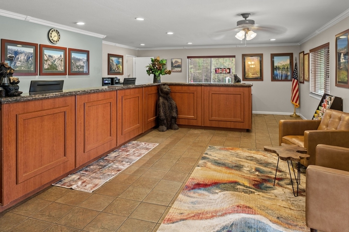 Imagen de los interiores del Hotel Yosemite Westgate Lodge. Foto 19