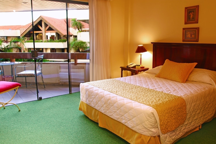 Imagen de la habitación del Hotel Yotau All Suites. Foto 3