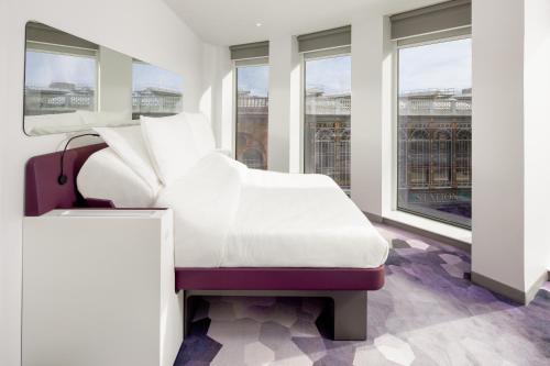 Imagen de la habitación del Hotel Yotel Glasgow. Foto 2