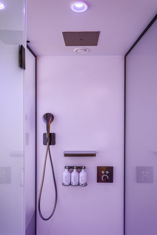 Imagen de la habitación del Hotel Yotel Porto. Foto 4