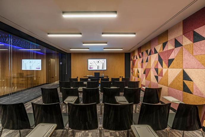 Imagen de los interiores del Hotel Yotel Porto. Foto 12