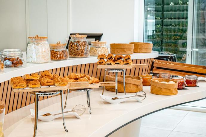 Imagen del bar/restaurante del Hotel Yotel Porto. Foto 3