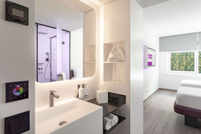 Imagen de la habitación del Hotel Yotel Porto. Foto 7