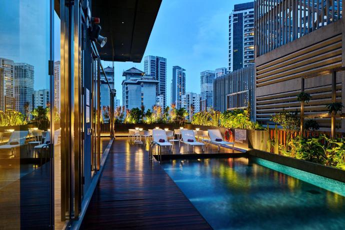 Imagen de la piscina del Hotel Yotel Singapore Orchard Road. Foto 9