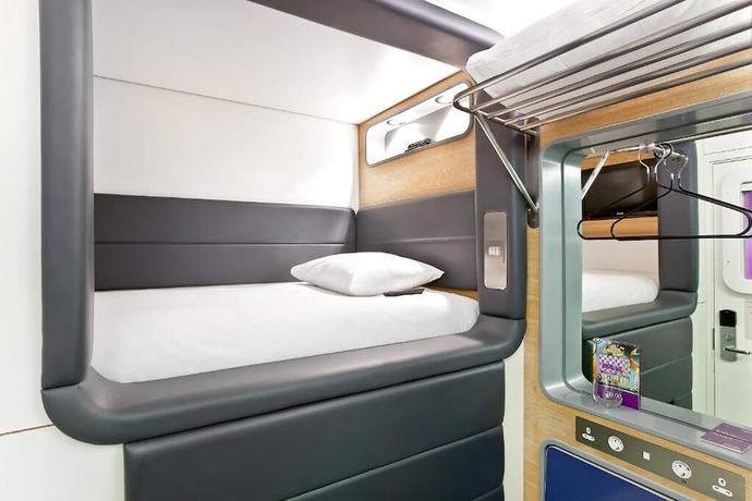 Imagen de la habitación del Hotel YotelAIR London Gatwick. Foto 3
